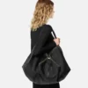 Bolso bandolera grande Protea con adornos Bolso bandolera grande Protea con adornos