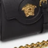 Bolso pequeño de piel con asa superior La Medusa Bolso pequeño de piel con asa superior La Medusa