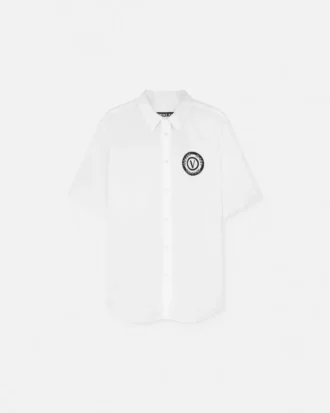 Camisa con emblema en V
