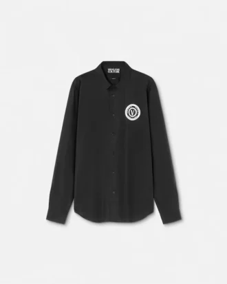 Camisa con emblema en V
