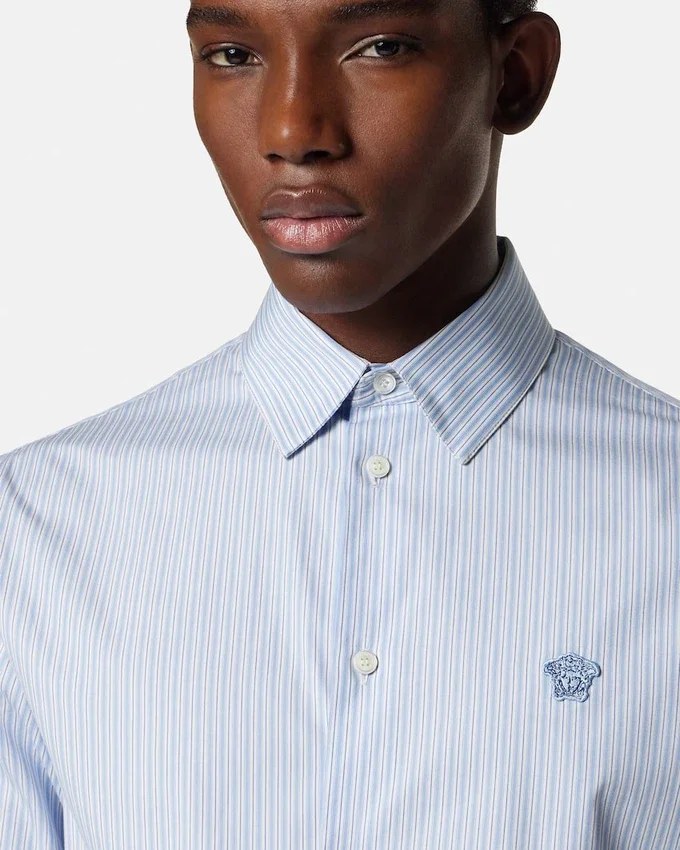 Camisa slim de popelín de algodón a rayas Camisa slim de popelín de algodón a rayas
