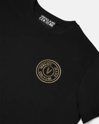 Camiseta ajustada con emblema en V