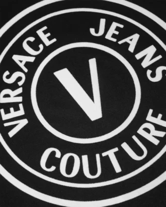 Camiseta con logotipo en V
