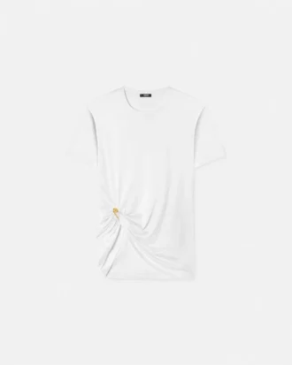 Camiseta drapeada con imperdible
