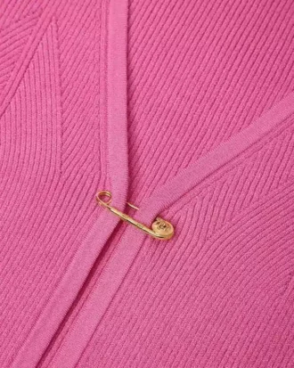 Cardigan ajustado de punto acanalado con imperdible
