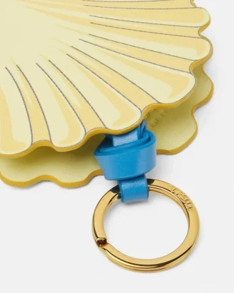Colgante de cuero con forma de concha marina
