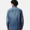 Confeccionada en Japón. Sobrecamisa de denim