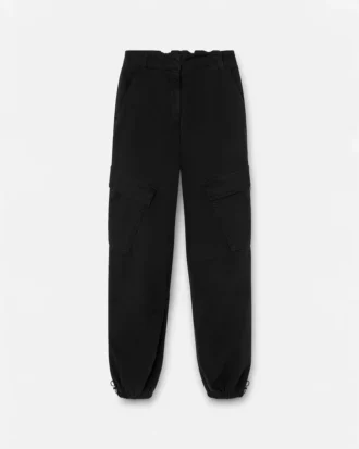 Jeans cargo con emblema en V