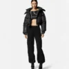 Jeans cargo con emblema en V Jeans cargo con emblema en V