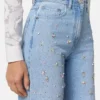 Jeans de corte regular y cintura alta con adornos Jeans de corte regular y cintura alta con adornos