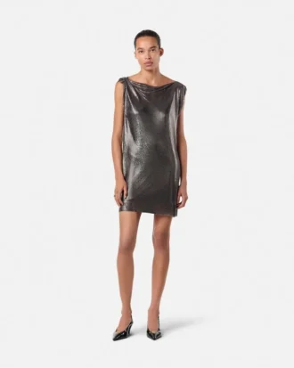 Mini vestido de malla metálica con imperdible