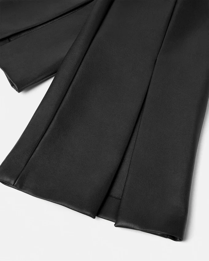 Pantalones anchos con hebillas barrocas Pantalones anchos con hebillas barrocas