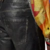 Pantalones de piel desgastada