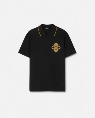 Polo bordado con escudo barroco arquitectónico