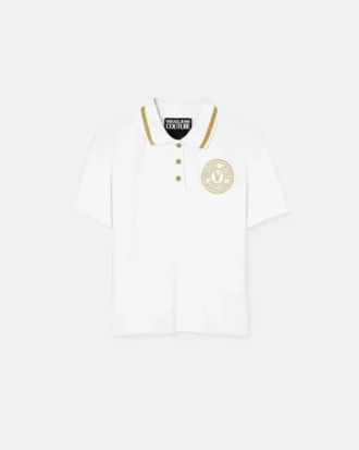 Polo con emblema en V