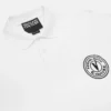 Polo con emblema V bordado Polo con emblema V bordado