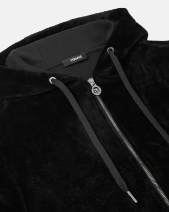 Sudadera con capucha y cremallera bordada en chenilla