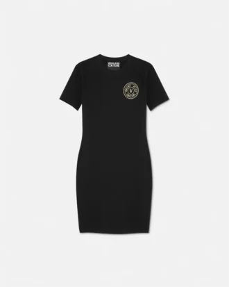 Vestido camiseta con emblema en V