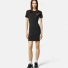 Vestido camiseta con logotipo en V Vestido camiseta con logotipo en V