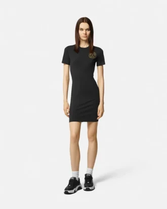 Vestido camiseta con logotipo en V