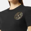 Vestido camiseta con logotipo en V Vestido camiseta con logotipo en V