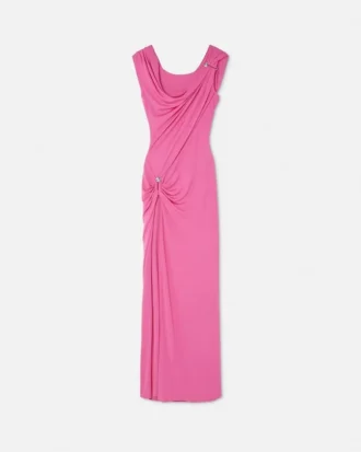 Vestido fruncido con imperdible