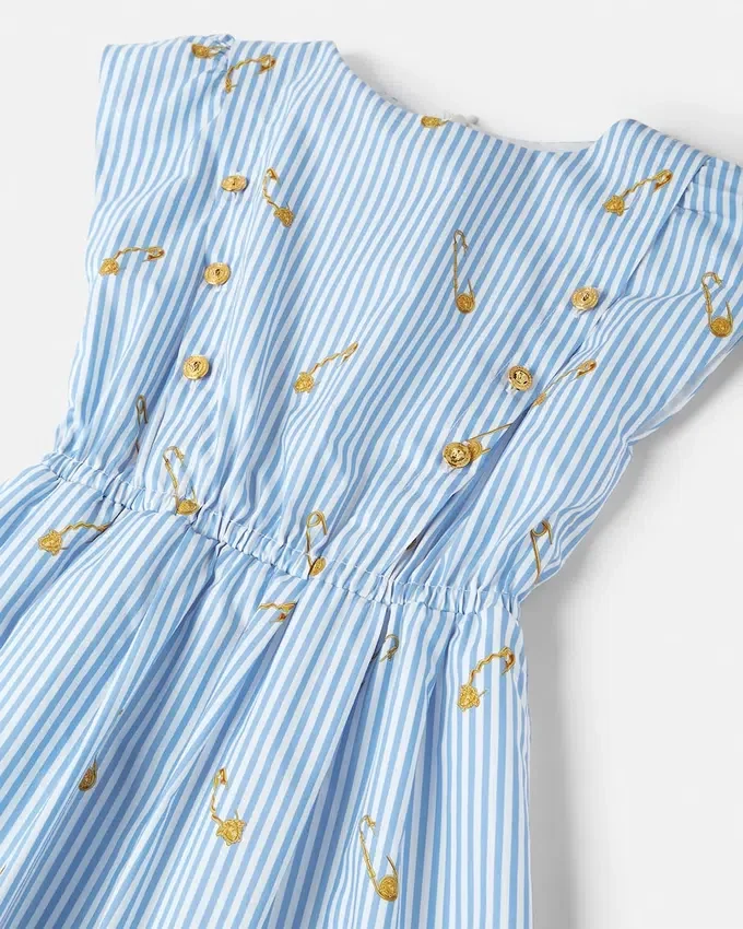 Vestido infantil con estampado de rayas finas Vestido infantil con estampado de rayas finas