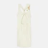 Vestido midi recto con imperdible retorcido Vestido midi recto con imperdible retorcido