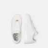 Zapatillas Court 88 con emblema en V Zapatillas Court 88 con emblema en V