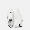 Zapatillas Court 88 con emblema en V