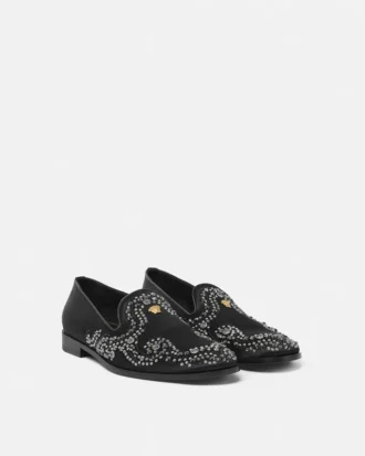 Zapatillas de satén adornadas con Medusa