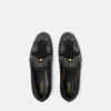 Zapatillas de satén adornadas con Medusa Zapatillas de satén adornadas con Medusa